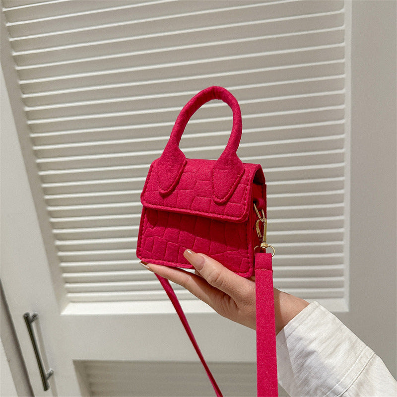 2025 Summer new fashion summer Western style women's portable shoulder bag simple western style chain crossbody small square bag by Trenches of Mariana