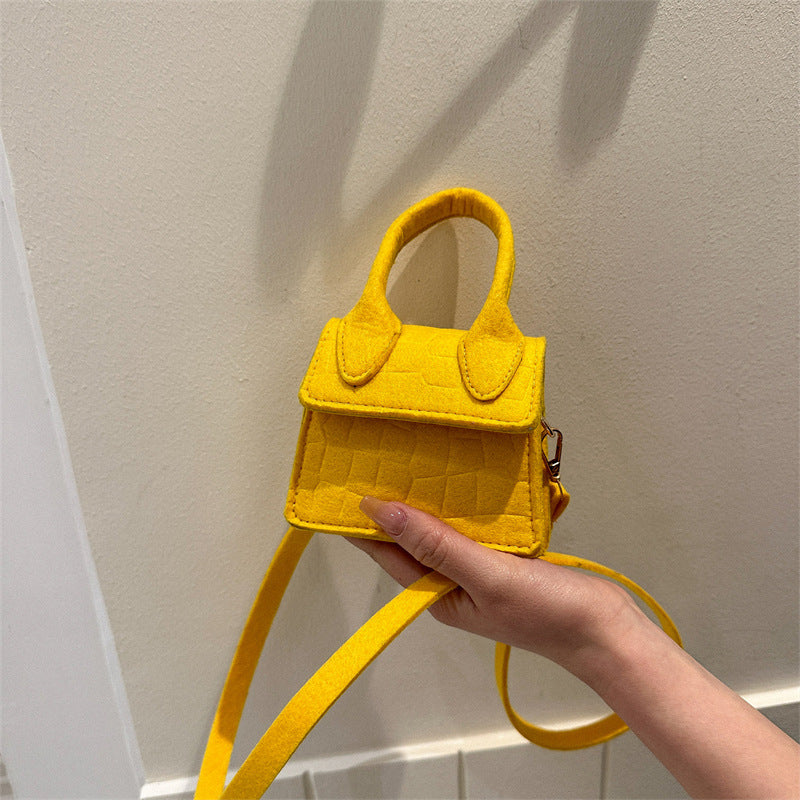 2025 Summer new fashion summer Western style women's portable shoulder bag simple western style chain crossbody small square bag by Trenches of Mariana