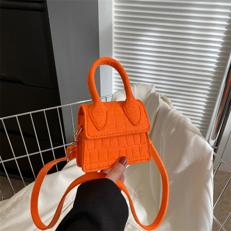 2025 Summer new fashion summer Western style women's portable shoulder bag simple western style chain crossbody small square bag by Trenches of Mariana