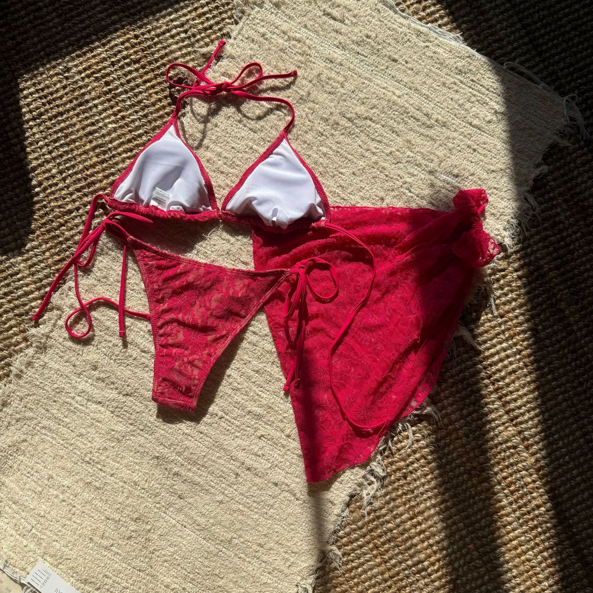 European and American lace bikini with mesh short skirt, Trenches of Mariana three-piece swimsuit for stylish swimwear.