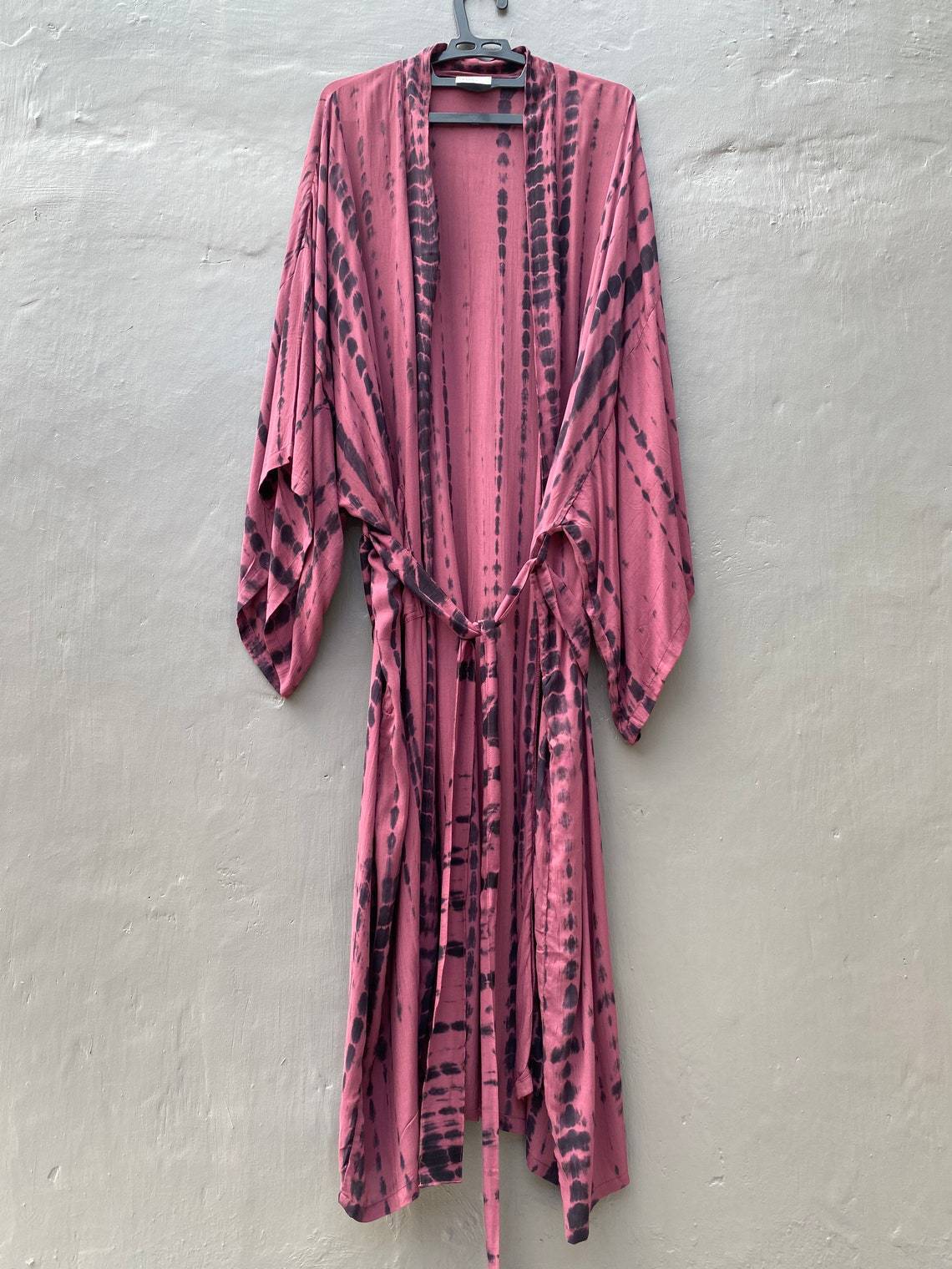 Trenches of Mariana women's rayon tie-dye beach cover-up with sun protection, loose fit, perfect for vacation and swimsuit outerwear.