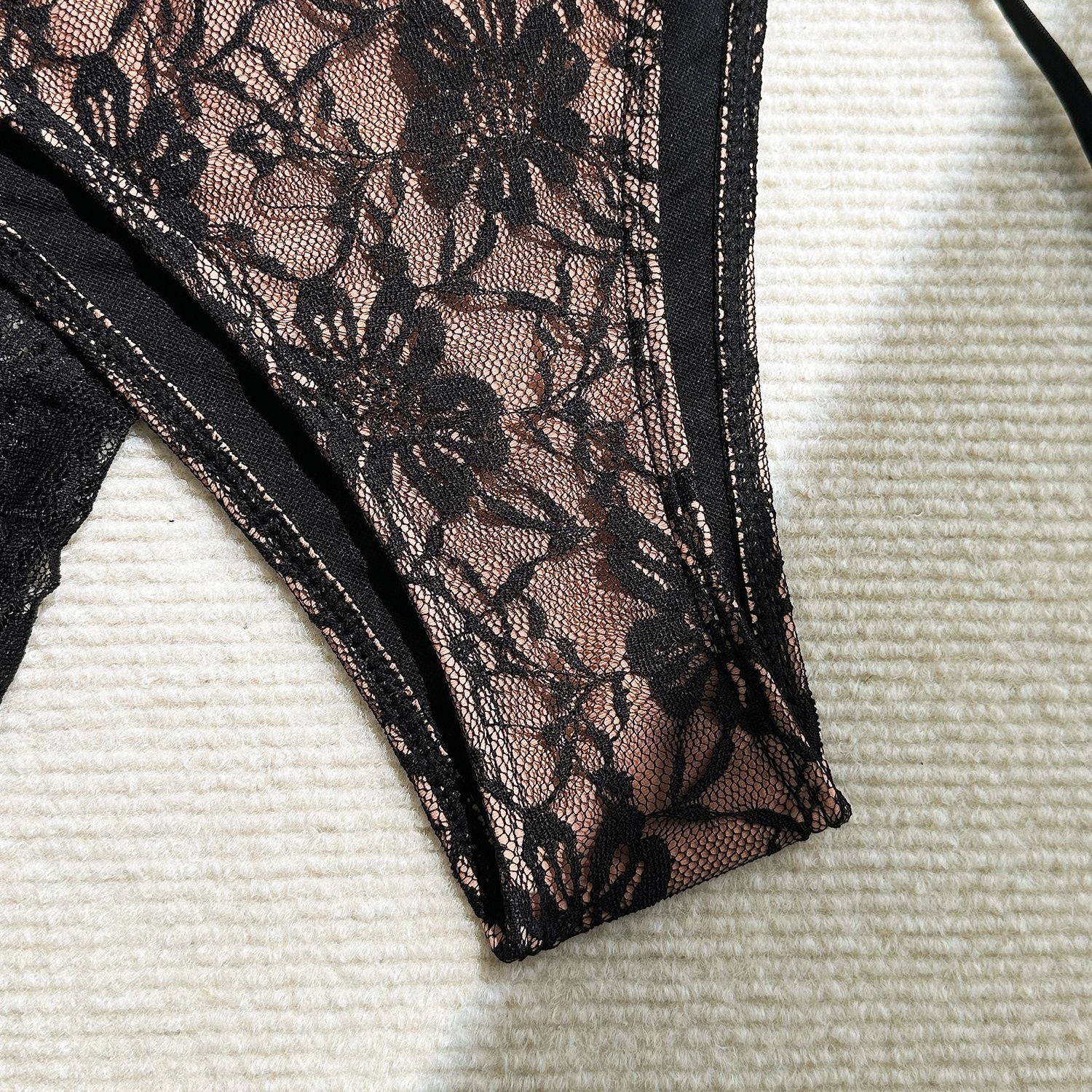 European and American style Trenches of Mariana lace mesh three-piece bikini swimsuit with a short skirt design