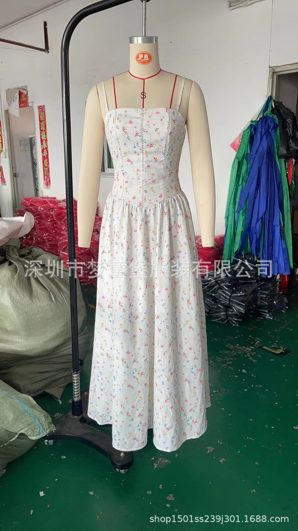Trenches of Mariana 2025 spring sleeveless printed flared long dress with spaghetti straps and waist-cinching design.