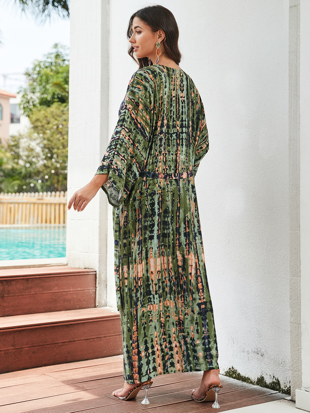 Trenches of Mariana rayon tie-dye beach cover-up for women, loose fit with sun protection, ideal for vacations and swimsuits.