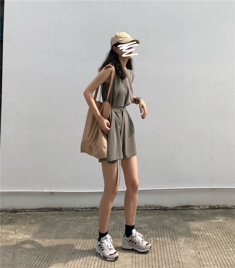 Trenches of Mariana small casual sportswear jumpsuit for women, Hong Kong style, loose fit, streetwear look, student fashion casual.