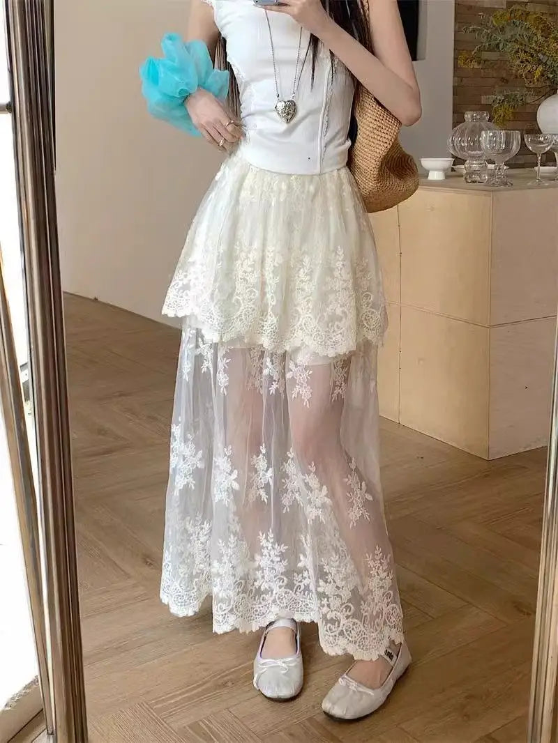 French retro lace skirt for women by Trenches of Mariana, summer 2026 elegant A-line skirt with mesh splicing and lace details.