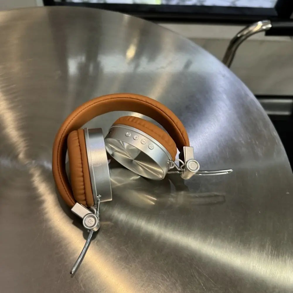 Classic HIFI Retro Wireless Headset Foldable Millennium Wind Wireless Headphones Vintage Brown Retro Headphone Lisening Music