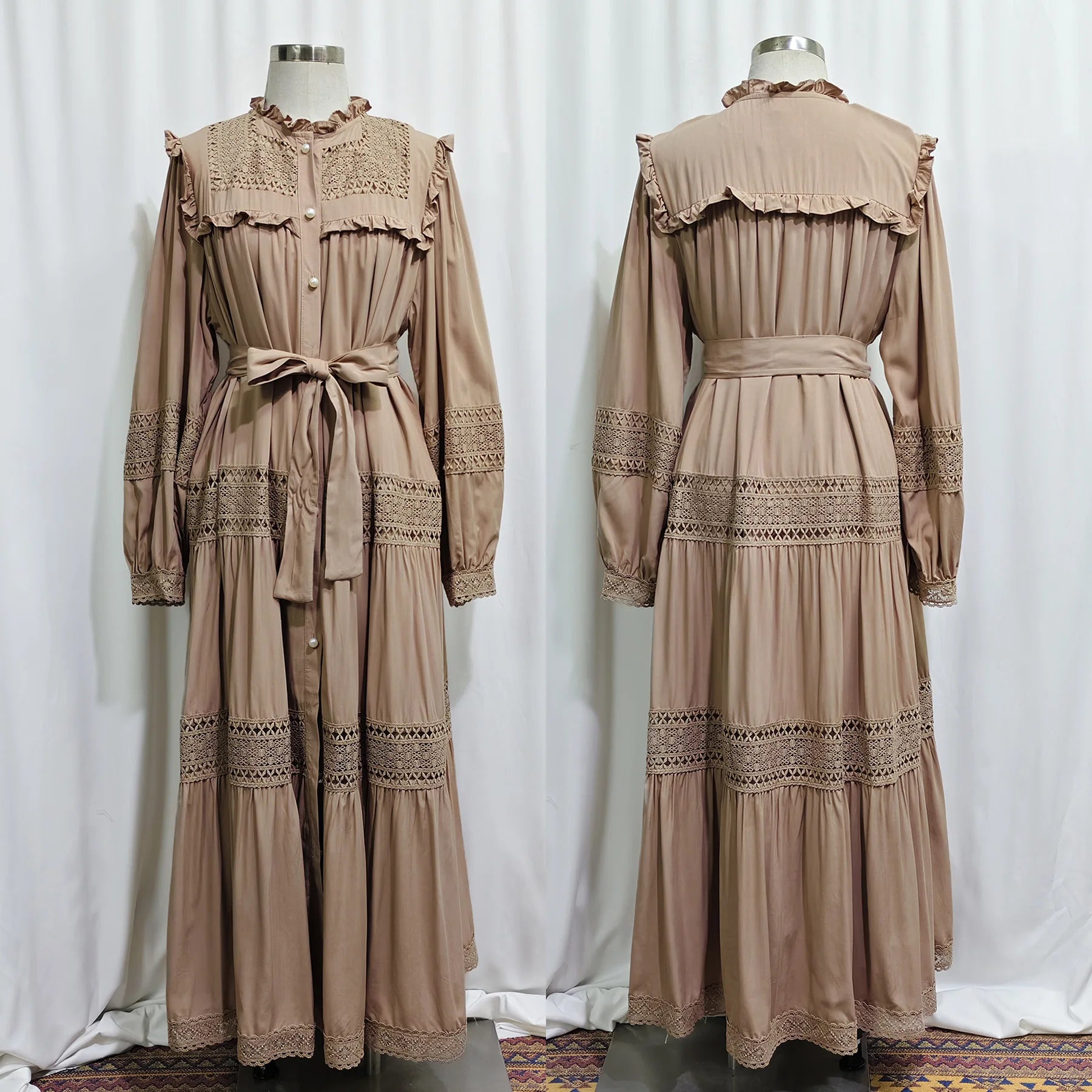 Women’s lace Eid dress by Trenches of Mariana featuring long Moroccan kaftan style with lace-up detail and elegant Ramadan-inspired design.