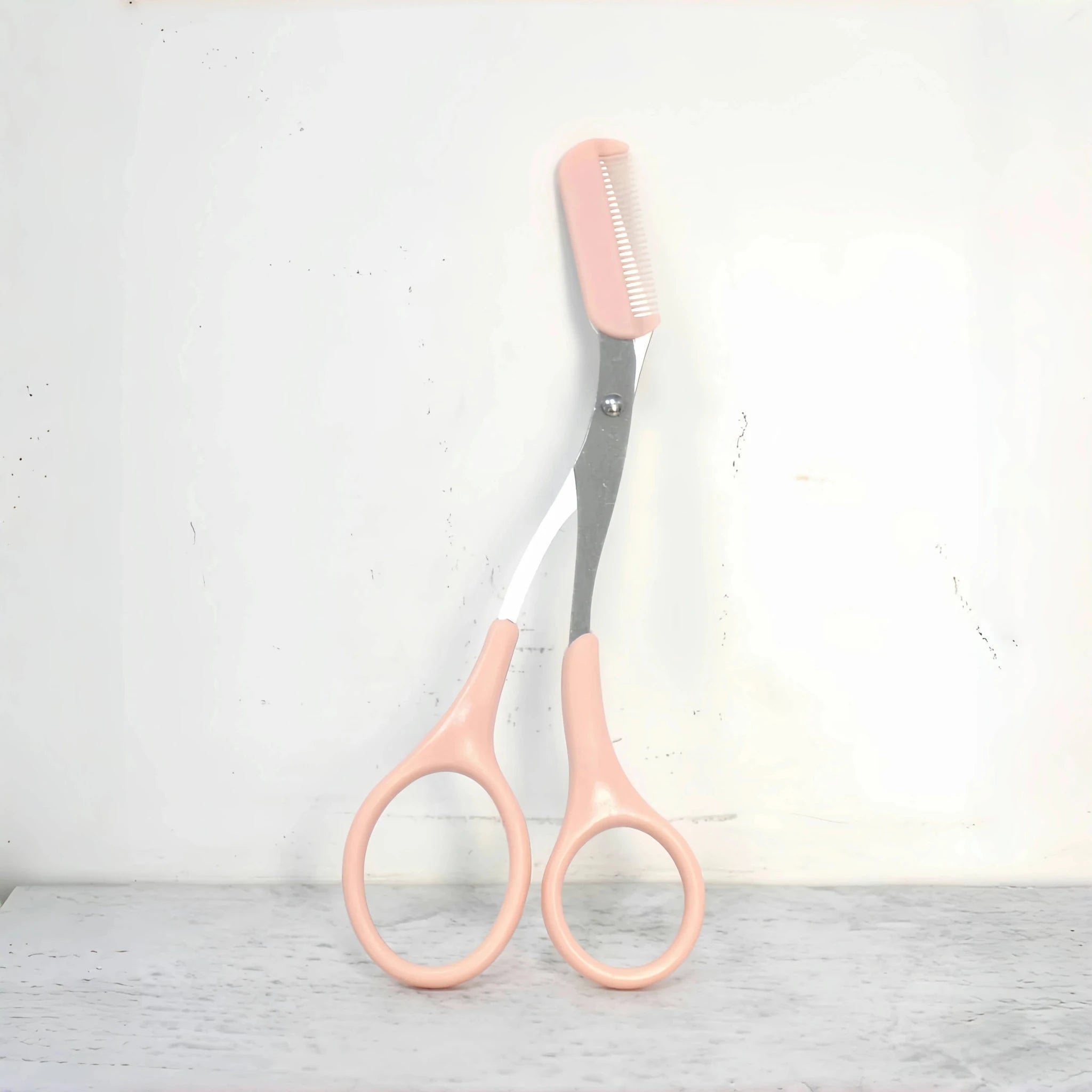 Brow trimming scissors with built-in comb - Trenches of Mariana
